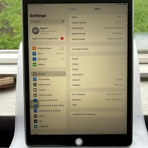 Apple iPad 8th Gen 10.2” 128GB Space Gray Wi-Fi A2270 Excellent Condition